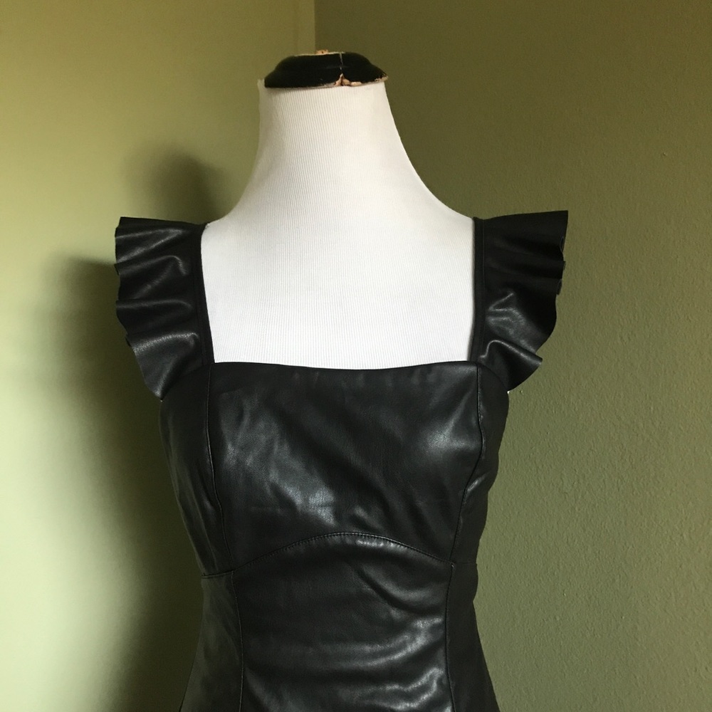 NWT Essue Women’s Faux Leather Cut Out Tie Back dress Small - Picture 4 of 10
